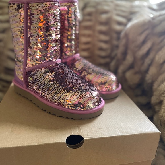 Brand New Classic Short Sequin Pink Uggs Womens Size 7 - Picture 3 of 9